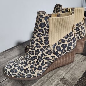 NWT Toms Cheetah Wedge booties